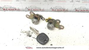 Used Door lock cylinder, right Toyota Yaris (P1) 1.3 16V VVT-i Price on request offered by Autodemontage M.J. Rutte B.V.