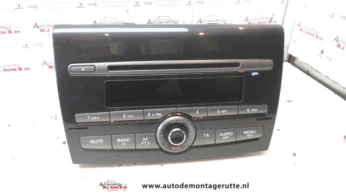 Radio from a Fiat Bravo (198A) 1.9 JTD 16V Multijet 150 2008