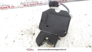 Used Tailgate lock mechanism Nissan Primera (P11) 2.0 16V Price € 35,00 Margin scheme offered by Autodemontage M.J. Rutte B.V.