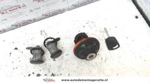 Used Door lock cylinder, right Ford Ka I 1.3i Price on request offered by Autodemontage M.J. Rutte B.V.