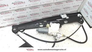 Used Window mechanism 4-door, front right Mercedes Vaneo (W414) 1.6 Price on request offered by Autodemontage M.J. Rutte B.V.