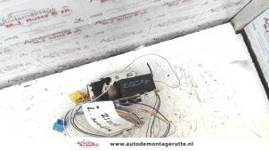 Used Sliding door lock mechanism, left Mercedes Vaneo (W414) 1.6 Price on request offered by Autodemontage M.J. Rutte B.V.