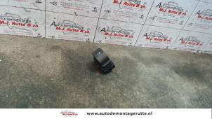 Usados Interruptor de ventanilla eléctrica Lancia Musa 1.9 JTD Precio de solicitud ofrecido por Autodemontage M.J. Rutte B.V.