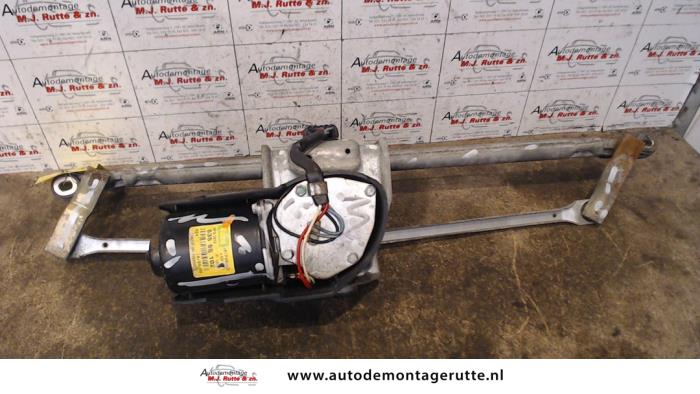 Wiper motor + mechanism from a Renault Clio II (BB/CB) 1.4 2000