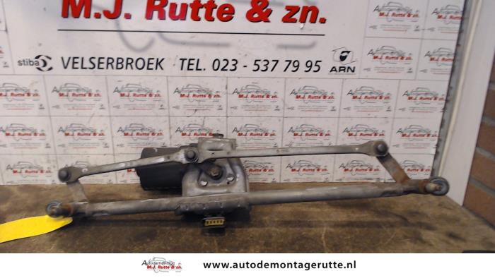 Wiper motor + mechanism from a Renault Clio II (BB/CB) 1.4 2000