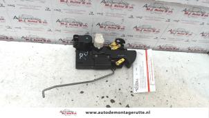 Used Front door lock mechanism 4-door, right Opel Frontera (6B) 3.2 V6 24V Price on request offered by Autodemontage M.J. Rutte B.V.
