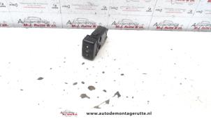 Used Seat heating switch Opel Frontera (6B) 3.2 V6 24V Price on request offered by Autodemontage M.J. Rutte B.V.