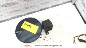 Gebrauchte Tankklappe Opel Corsa D 1.2 16V Preis auf Anfrage angeboten von Autodemontage M.J. Rutte B.V.