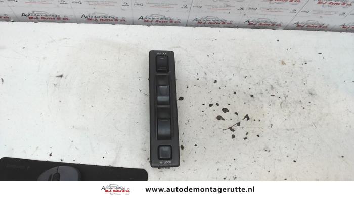 Usados Interruptor combinado de ventanillas Suzuki X-90 (SZ416) 1.6 16V 4x2 Precio de solicitud ofrecido por Autodemontage M.J. Rutte B.V.
