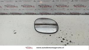 Used Mirror glass, right Citroen C2 (JM) 1.1 Price on request offered by Autodemontage M.J. Rutte B.V.