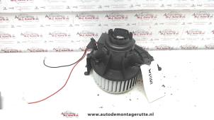 Usados Motor de ventilador de calefactor Opel Astra H SW (L35) 1.6 16V Twinport Precio de solicitud ofrecido por Autodemontage M.J. Rutte B.V.