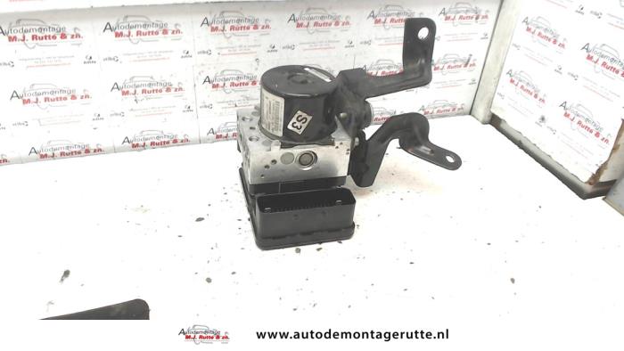 Begagnade ABS-pump Ford Fiesta 6 (JA8) 1.6 TDCi 16V ECOnetic Pris € 175,00 Marginaltabell erbjuds av Autodemontage M.J. Rutte B.V.
