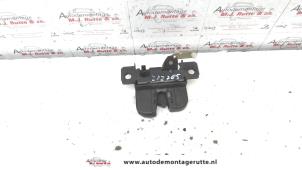 Used Tailgate lock mechanism Volkswagen Bora Variant (1J6) 1.9 TDI 130 Price on request offered by Autodemontage M.J. Rutte B.V.