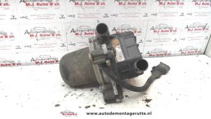 Used Secondary pump Citroen C5 I Berline (DC) 2.0 16V Price on request offered by Autodemontage M.J. Rutte B.V.