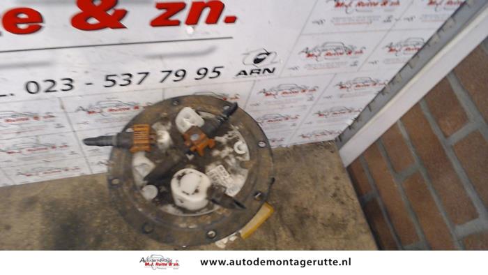Usagé Pompe d'injection Kia Rio II (DE) 1.4 16V Prix € 35,00 Règlement à la marge proposé par Autodemontage M.J. Rutte B.V.