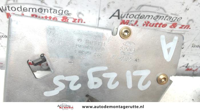 Tailgate lock mechanism from a Jaguar X-type 2.1 V6 24V 2003
