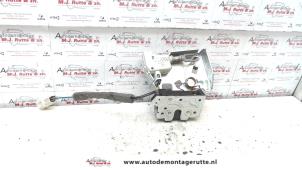 Used Tailgate lock mechanism Jaguar X-type 2.1 V6 24V Price on request offered by Autodemontage M.J. Rutte B.V.