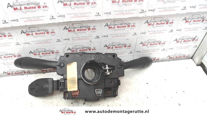Steering column stalk from a Peugeot 206 SW (2E/K) 1.4 HDi 2005