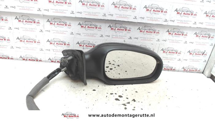 Wing mirror, right from a Volvo V70 (SW) 2.4 20V 140 2001