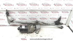 Used Wiper motor + mechanism BMW 1 serie (E87/87N) 118d 16V Price on request offered by Autodemontage M.J. Rutte B.V.