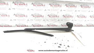 Used Rear wiper arm BMW 1 serie (E87/87N) 118d 16V Price on request offered by Autodemontage M.J. Rutte B.V.