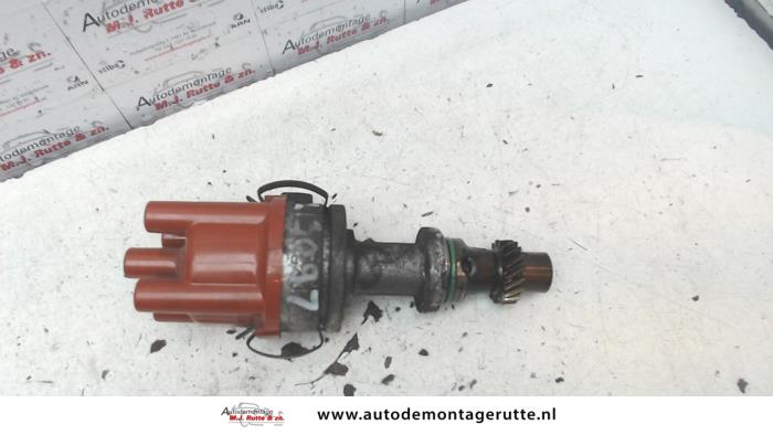 Used Ignition system (complete) Volkswagen Polo III Classic (6KV2) 1.6i 100 Price on request offered by Autodemontage M.J. Rutte B.V.