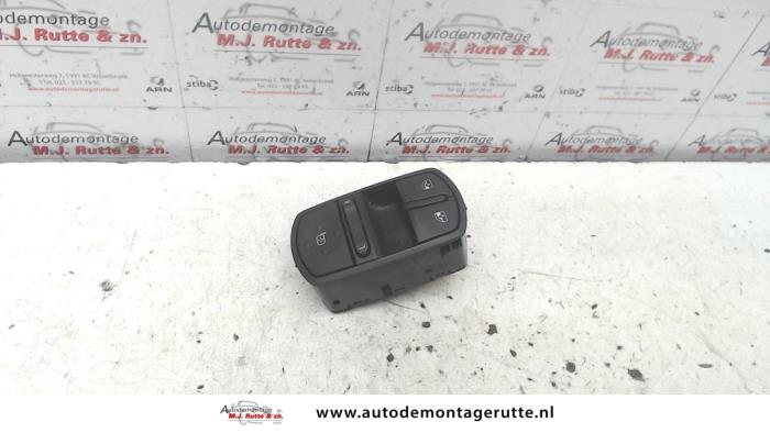Usados Interruptor combinado de ventanillas Opel Corsa D 1.2 16V Precio de solicitud ofrecido por Autodemontage M.J. Rutte B.V.