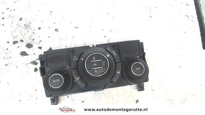 Panel de control de calefacción de un Peugeot 308 (4A/C) 1.6 VTI 16V 2008