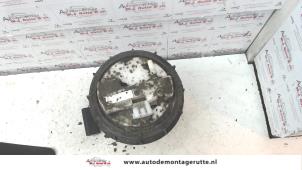 Used Electric fuel pump Renault Clio III (BR/CR) 1.4 16V Price on request offered by Autodemontage M.J. Rutte B.V.