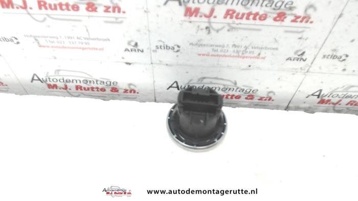 Start/stop switch from a BMW 1 serie (E87/87N) 118d 16V 2005