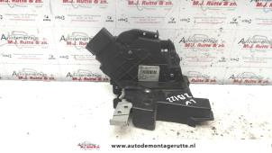 Gebrauchte Türschlossmechanik 4-türig links vorne Ford Mondeo IV Wagon 1.8 TDCi 125 16V Preis auf Anfrage angeboten von Autodemontage M.J. Rutte B.V.