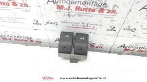 Usados Interruptor combinado de ventanillas Volkswagen Fox (5Z) 1.2 Precio de solicitud ofrecido por Autodemontage M.J. Rutte B.V.