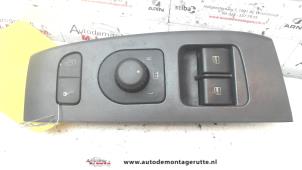 Usados Interruptor combinado de ventanillas Volkswagen Fox (5Z) 1.4 TDI Precio de solicitud ofrecido por Autodemontage M.J. Rutte B.V.