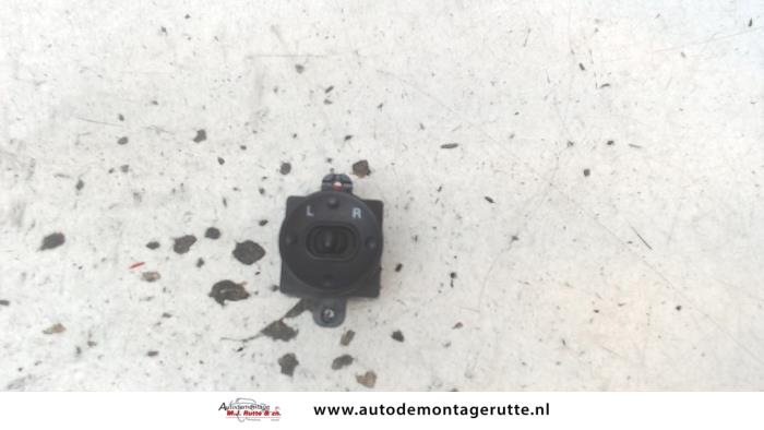Begagnade Spegelspak Hyundai i10 (F5) 1.1i 12V Pris på förfrågan erbjuds av Autodemontage M.J. Rutte B.V.