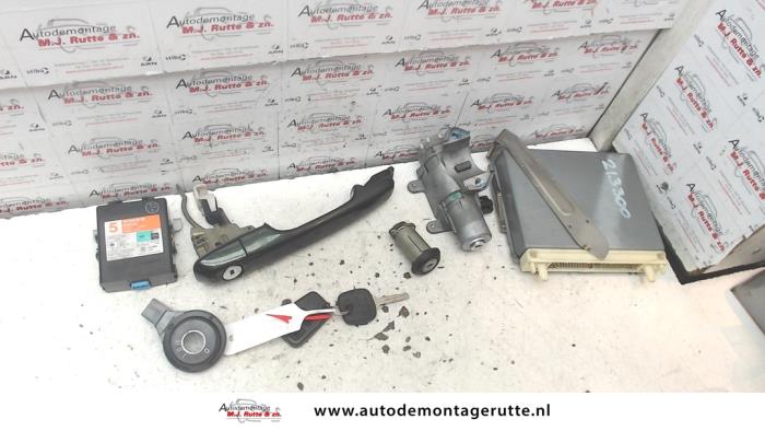 Used Ignition lock + computer Volvo C70 (NK) 2.5 Turbo LPT 20V Price on request offered by Autodemontage M.J. Rutte B.V.
