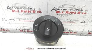 Usagé Commodo phare Volkswagen Caddy III (2KA,2KH,2CA,2CH) 1.9 TDI Prix sur demande proposé par Autodemontage M.J. Rutte B.V.
