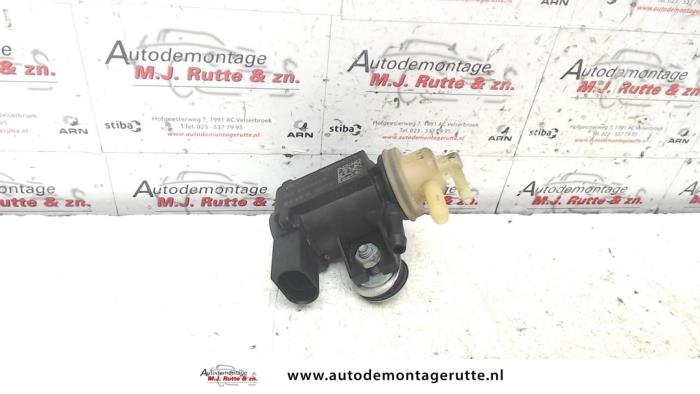 Begagnade Bränsletryckssensor Skoda Rapid Spaceback 1.4 TDI 12V Pris på förfrågan erbjuds av Autodemontage M.J. Rutte B.V.