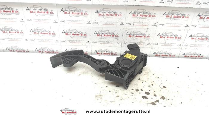 Gaspedal från en Skoda Rapid Spaceback 1.4 TDI 12V 2016