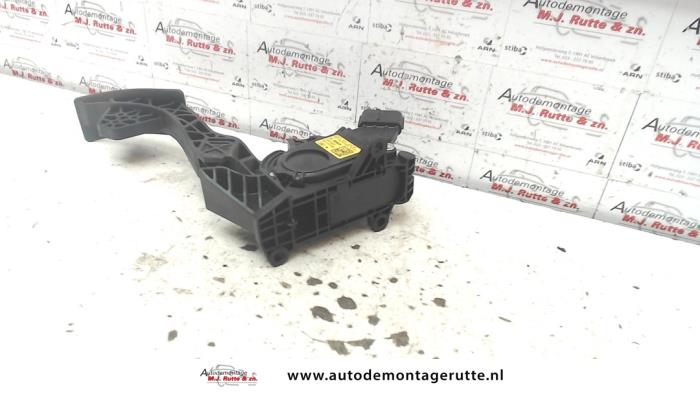Gaspedal från en Skoda Rapid Spaceback 1.4 TDI 12V 2016