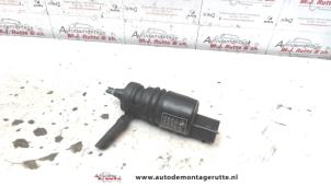 Used Windscreen washer pump BMW 3 serie Touring (E91) 316d 16V Price on request offered by Autodemontage M.J. Rutte B.V.