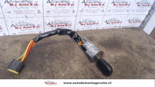 Gebrauchte Zündschloss + Schlüssel Renault Clio II (BB/CB) 1.2 16V Preis auf Anfrage angeboten von Autodemontage M.J. Rutte B.V.