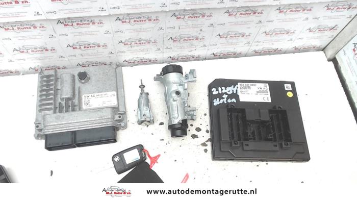 Used Ignition lock + computer Skoda Rapid Spaceback 1.4 TDI 12V Price on request offered by Autodemontage M.J. Rutte B.V.