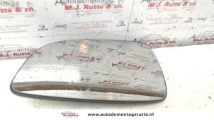 Gebrauchte Spiegelglas links Opel Astra H (L48) 1.6 16V Twinport Preis auf Anfrage angeboten von Autodemontage M.J. Rutte B.V.