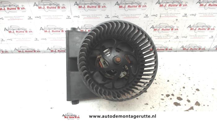Motor de ventilador de calefactor de un Audi TT (8N3) 1.8 20V Turbo 2001