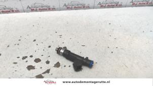 Usagé Injecteur (injection essence) Dacia Sandero I (BS) 1.6 Prix € 20,00 Règlement à la marge proposé par Autodemontage M.J. Rutte B.V.