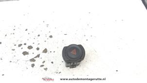 Usagé Commutateur éclairage d'urgence Dacia Sandero I (BS) 1.6 Prix sur demande proposé par Autodemontage M.J. Rutte B.V.