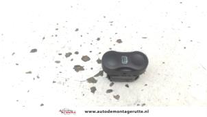 Used Rear window heating switch Dacia Sandero I (BS) 1.6 Price on request offered by Autodemontage M.J. Rutte B.V.