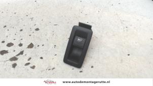 Gebrauchte Elektrisches Fenster Schalter Volkswagen Touran (1T1/T2) 1.6 Preis auf Anfrage angeboten von Autodemontage M.J. Rutte B.V.