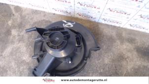 Usados Motor de ventilador de calefactor Opel Astra G Caravan (F35) 1.6 16V Precio de solicitud ofrecido por Autodemontage M.J. Rutte B.V.