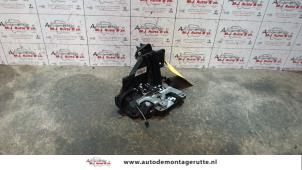 Used Rear door mechanism 4-door, right Volkswagen Polo IV (9N1/2/3) 1.2 Price on request offered by Autodemontage M.J. Rutte B.V.